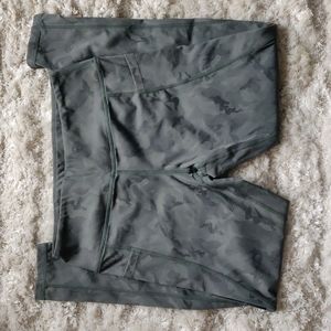 EUC Embossed camo capris